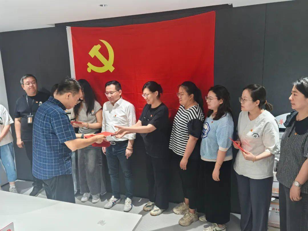 华谊兄弟党委举办首个党员“政治生日”活动 向七一建党节献礼
