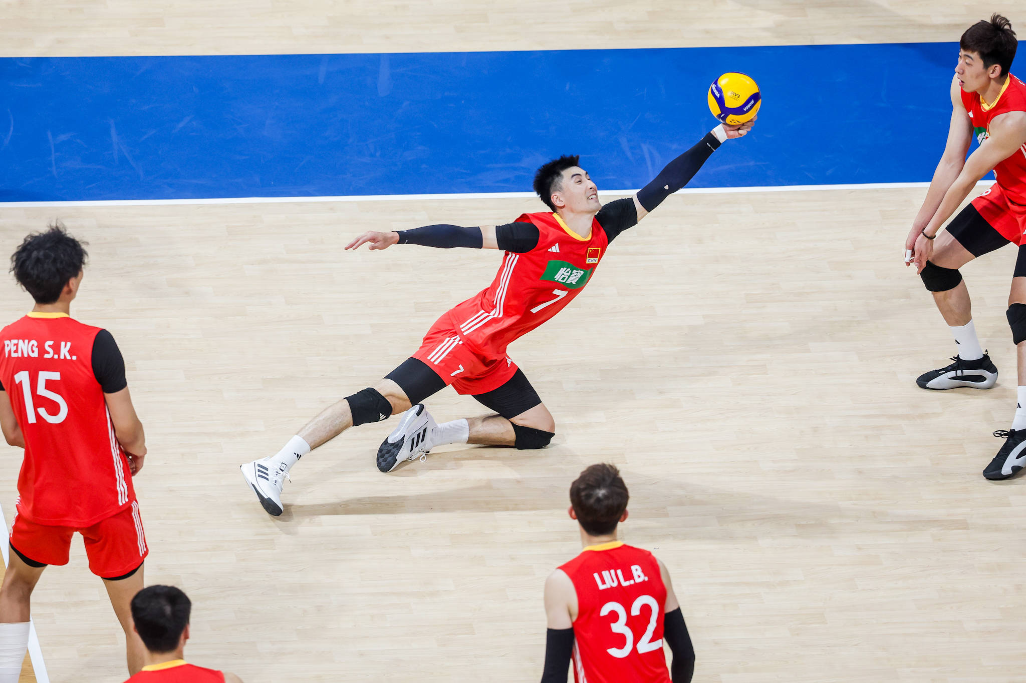 （体育）排球——男排世锦赛：中国队不敌巴西队