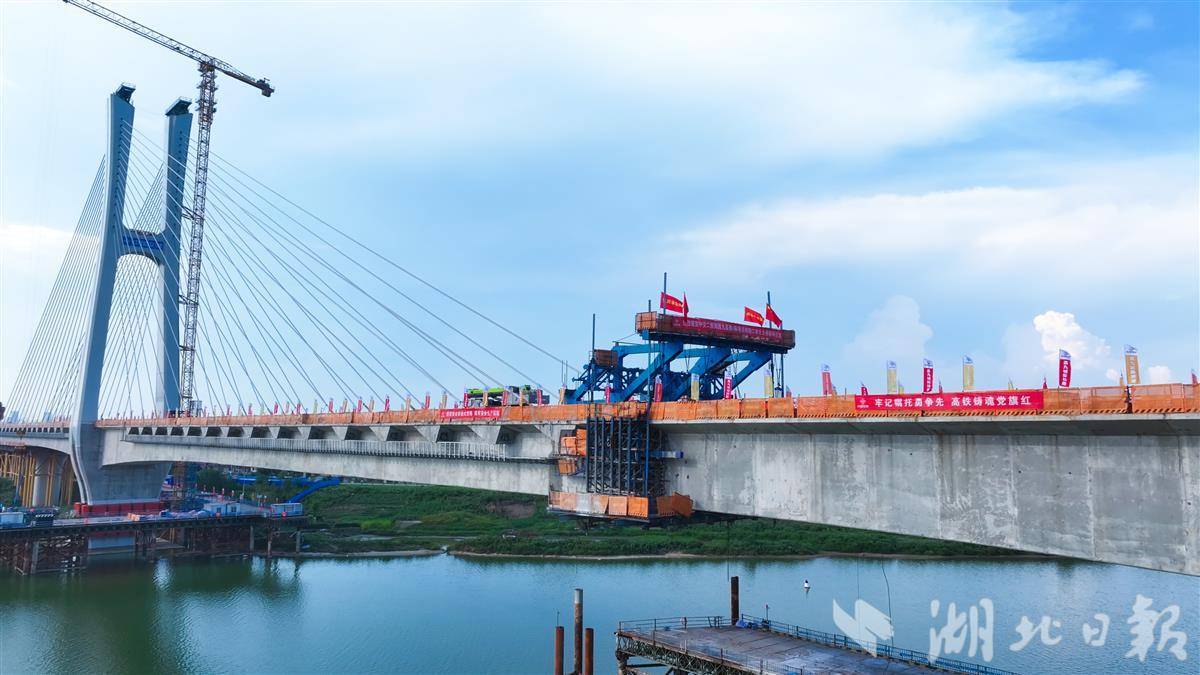 在鄂央企承建！昌九高铁南昌扬子洲赣江公铁大桥合龙