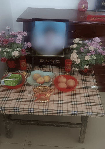 监控曝光！山西一男子因前女友拒复合持刀闯入家中，女子哥哥在家门口遇害，案件近日将开庭