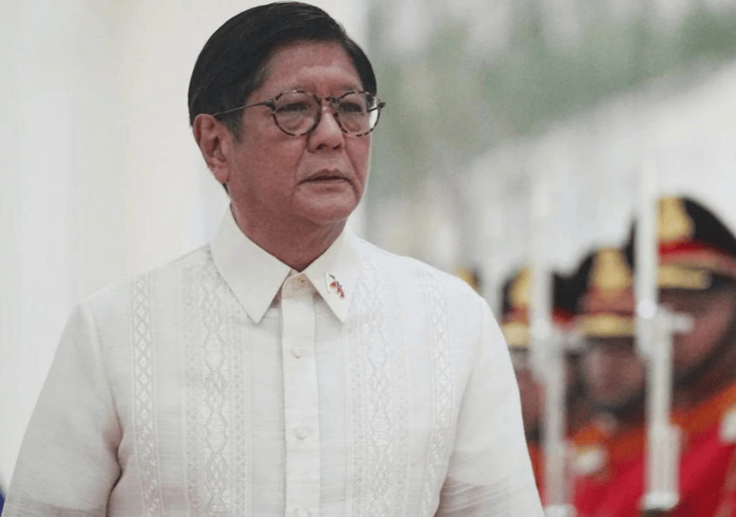 捡回一条命的马科斯不敢露面，却派人下了死命令，闹事的人一个都不放过！