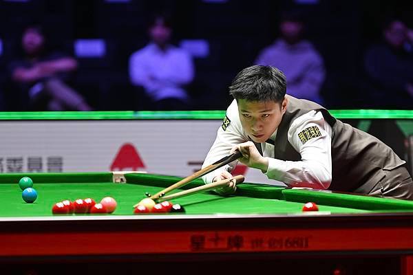 斯诺克大奖赛｜中国球手八强占据六席，赵心童惊天逆转塞尔比