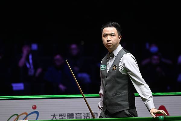 斯诺克大奖赛｜中国球手八强占据六席，赵心童惊天逆转塞尔比