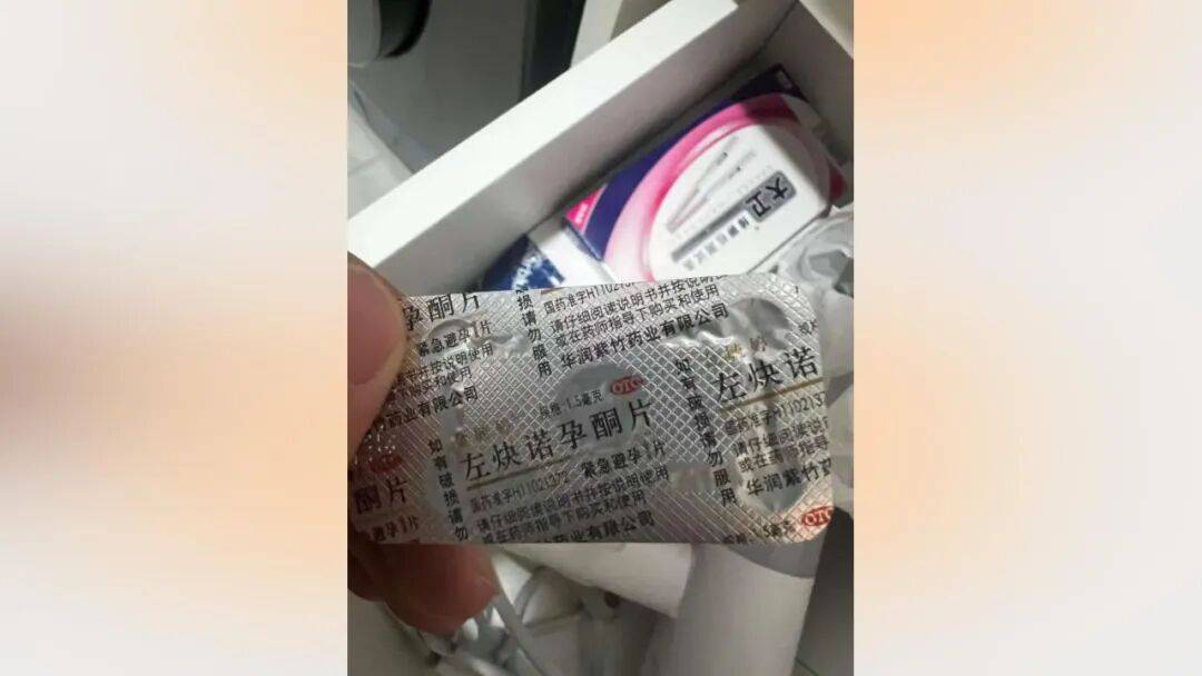 25岁海归男子恋上浙江离异老板娘，分手后追讨12万：每个月给她点外卖都要五六千，对方却没转过一分钱，每次转账还要写自愿赠与，准备起诉